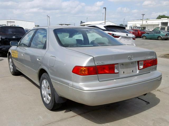 JT2BG22K8Y0473583 - 2000 TOYOTA CAMRY CE SILVER photo 3