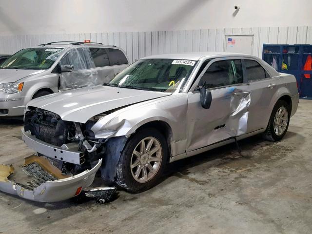 2C3KA43R27H609141 - 2007 CHRYSLER 300 SILVER photo 2