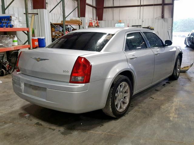 2C3KA43R27H609141 - 2007 CHRYSLER 300 SILVER photo 4