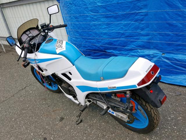 JH2MC1500JM000217 - 1988 HONDA VTR250 WHITE photo 3