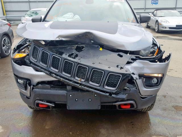 3C4NJDDB2KT722467 - 2019 JEEP COMPASS TR GRAY photo 9