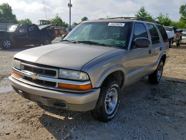 1GNCS13W92K189971 - 2002 CHEVROLET BLAZER GOLD photo 2