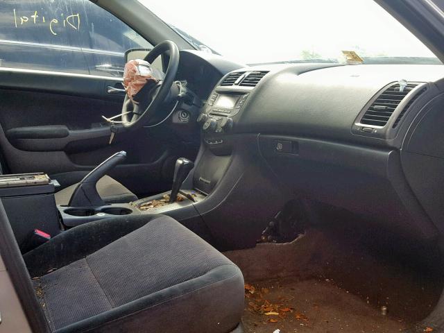 1HGCM56164A131661 - 2004 HONDA ACCORD DX SILVER photo 5