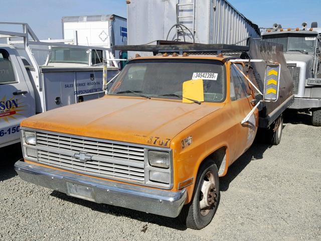 1GBJC34W2EV140920 - 1984 CHEVROLET C30 ORANGE photo 2