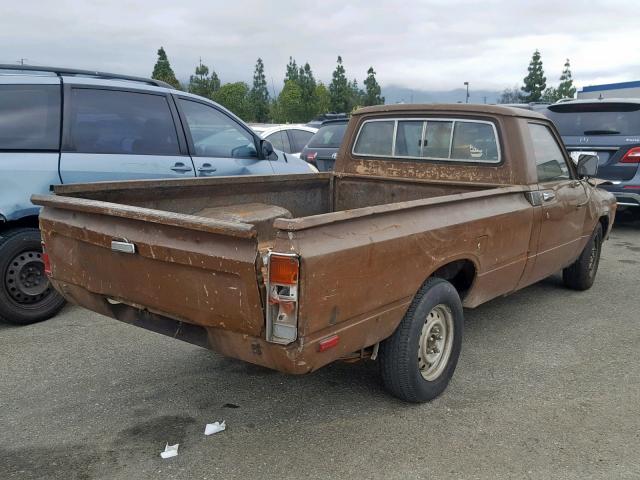 JT4RN44S0D1121851 - 1983 TOYOTA PICKUP 1/2 BROWN photo 4