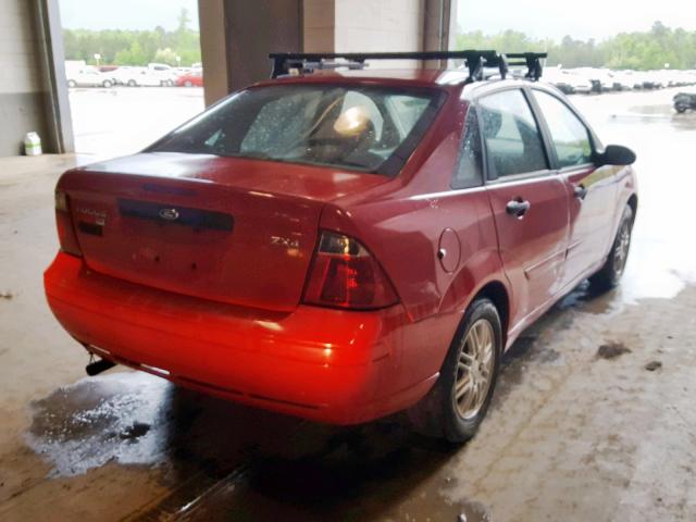 1FAFP34N25W163417 - 2005 FORD FOCUS ZX4 RED photo 4