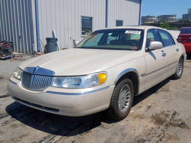 1LNHM83W11Y676641 - 2001 LINCOLN TOWN CAR C BEIGE photo 2