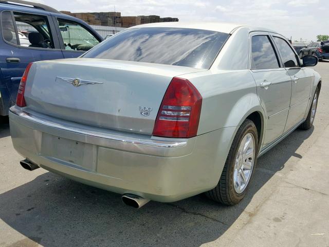 2C3KA63H86H357073 - 2006 CHRYSLER 300C SILVER photo 4