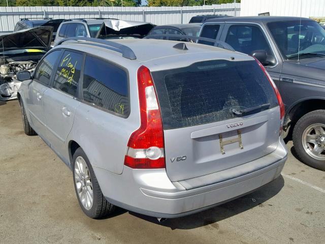 YV1MJ682652112668 - 2005 VOLVO V50 T5 SILVER photo 3