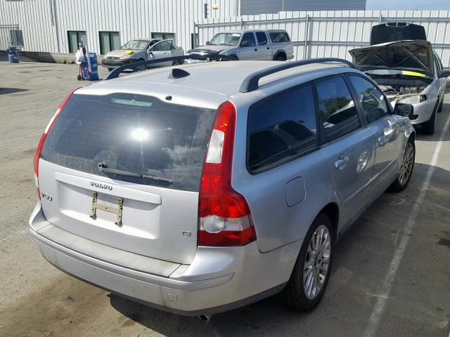 YV1MJ682652112668 - 2005 VOLVO V50 T5 SILVER photo 4