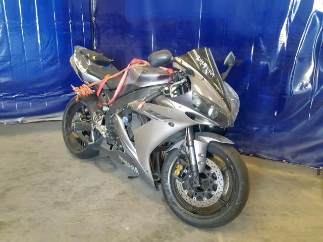 JYARN13Y14A000388 - 2004 YAMAHA YZFR1 SILVER photo 1