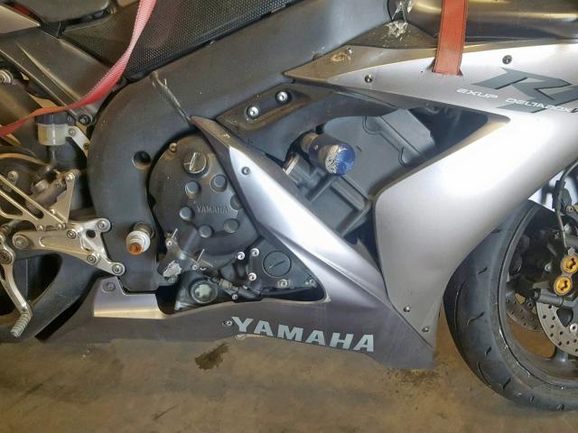 JYARN13Y14A000388 - 2004 YAMAHA YZFR1 SILVER photo 7