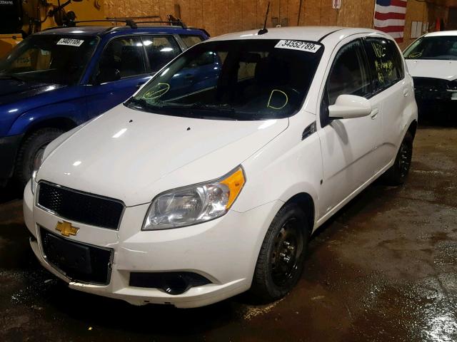 KL1TD66E49B623329 - 2009 CHEVROLET AVEO LS WHITE photo 2