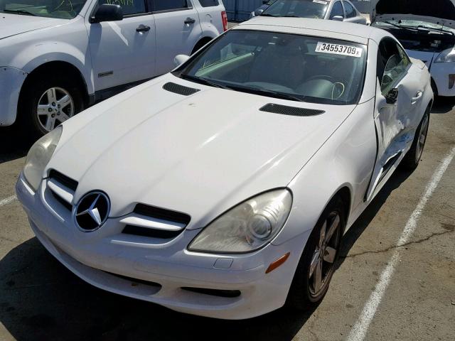 WDBWK54F66F120471 - 2006 MERCEDES-BENZ SLK 280 WHITE photo 2