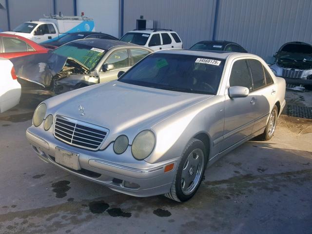 WDBJF65J9YB153014 - 2000 MERCEDES-BENZ E 320 SILVER photo 2