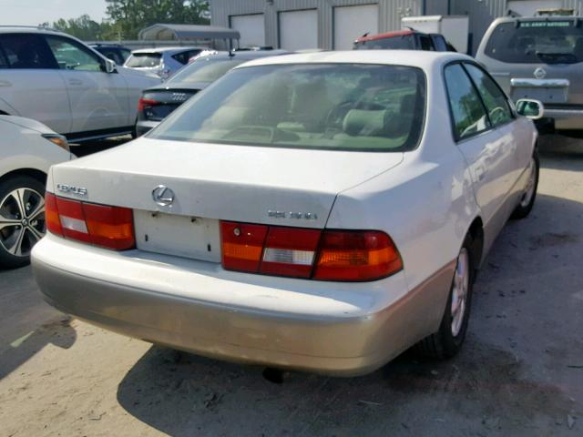 JT8BF28G0X5056360 - 1999 LEXUS ES 300 WHITE photo 4