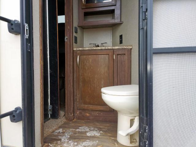 4YDF35823HA740598 - 2017 KEYSTONE MONTANA TWO TONE photo 9