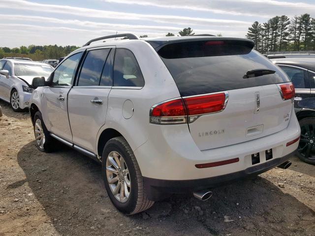 2LMDJ8JK6DBL15161 - 2013 LINCOLN MKX WHITE photo 3