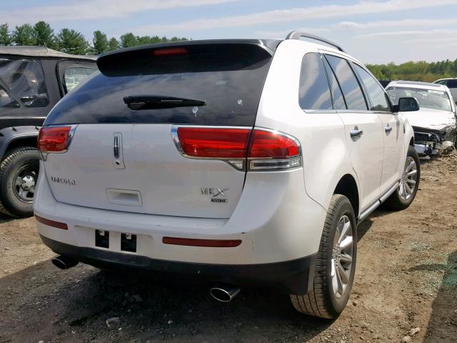 2LMDJ8JK6DBL15161 - 2013 LINCOLN MKX WHITE photo 4