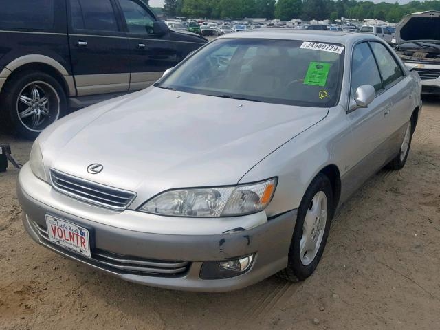 JT8BF28G7Y0271913 - 2000 LEXUS ES 300 SILVER photo 2