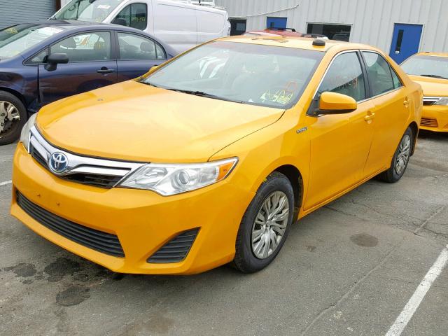 4T1BD1FK2EU100852 - 2014 TOYOTA CAMRY HYBR YELLOW photo 2