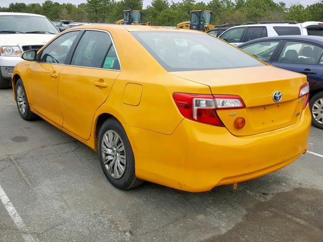 4T1BD1FK2EU100852 - 2014 TOYOTA CAMRY HYBR YELLOW photo 3