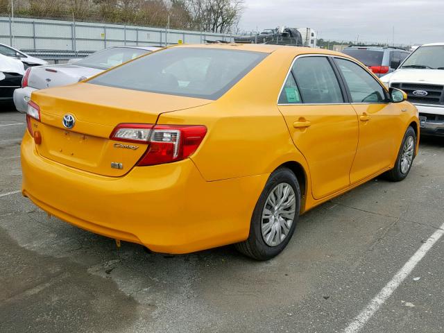 4T1BD1FK2EU100852 - 2014 TOYOTA CAMRY HYBR YELLOW photo 4