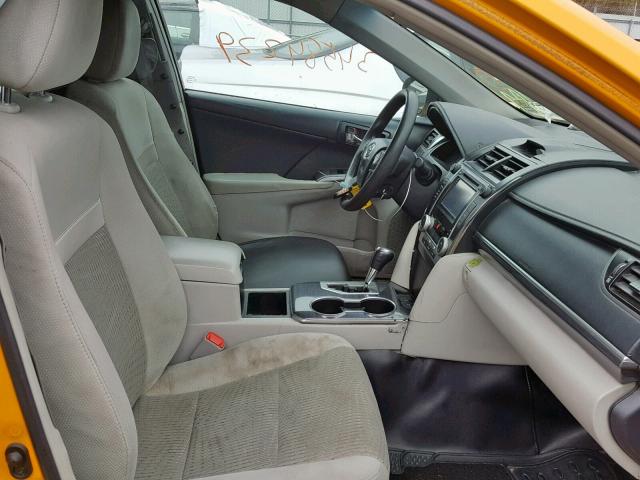 4T1BD1FK2EU100852 - 2014 TOYOTA CAMRY HYBR YELLOW photo 5