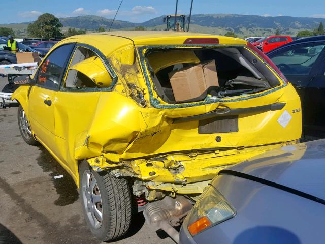 3FAFP31N85R144233 - 2005 FORD FOCUS ZX3 YELLOW photo 3