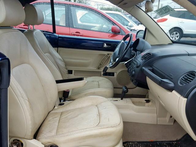 3VWSF31Y26M331162 - 2006 VOLKSWAGEN NEW BEETLE Blau Foto 5