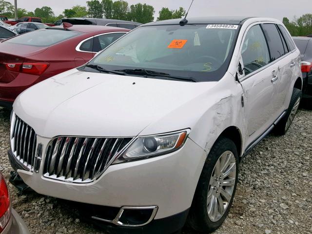 2LMDJ8JKXDBL02848 - 2013 LINCOLN MKX WHITE photo 2