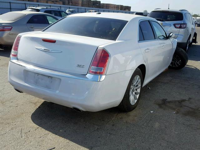 2C3CCAAG5DH588408 - 2013 CHRYSLER 300 WHITE photo 4