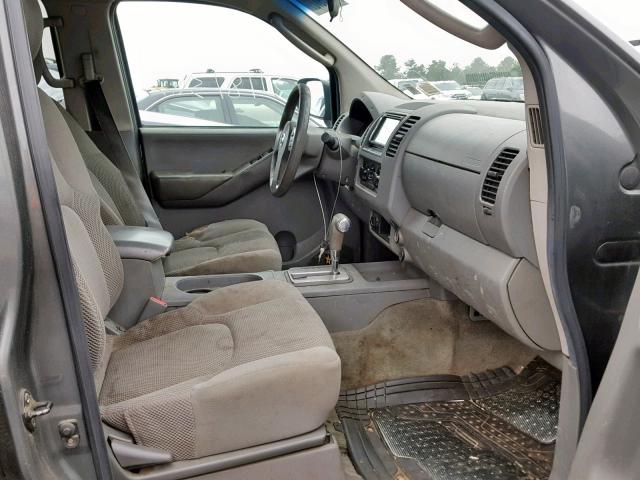 1N6AD07W05C432285 - 2005 NISSAN FRONTIER C GRAY photo 5