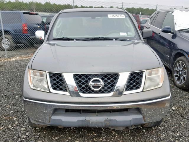 1N6AD07W05C432285 - 2005 NISSAN FRONTIER C GRAY photo 9