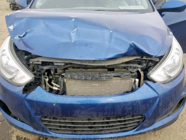 KMHCT5AE5GU255754 - 2016 HYUNDAI ACCENT SE BLUE photo 7