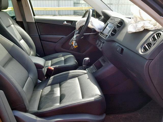WVGUV7AX2HK019426 - 2017 VOLKSWAGEN TIGUAN SPO შავი ფოტო 5