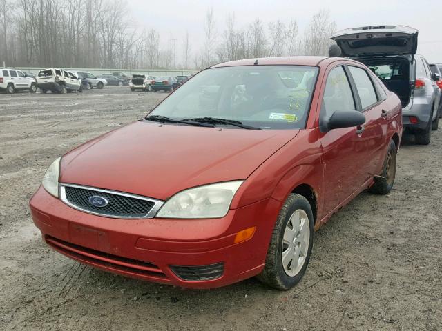 1FAHP34N65W178544 - 2005 FORD FOCUS ZX4 RED photo 2