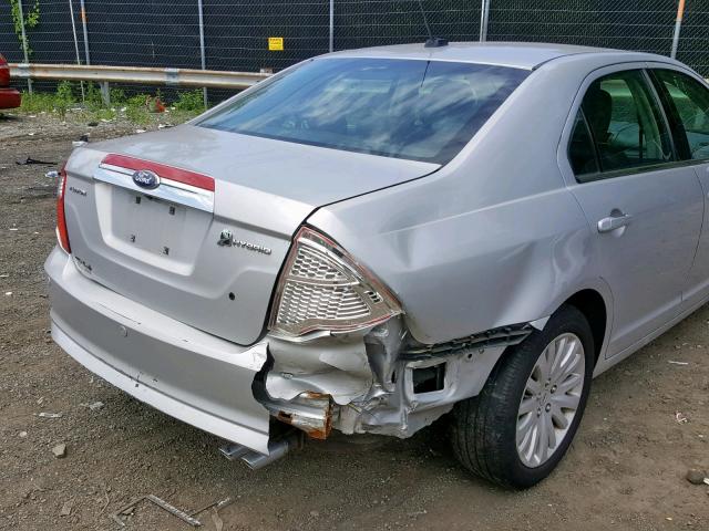 3FADP0L39AR136332 - 2010 FORD FUSION HYB SILVER photo 9