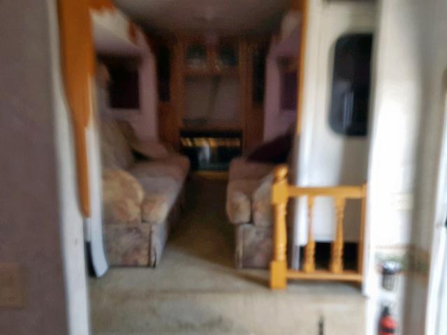 4YDF368254D507207 - 2004 KEYSTONE MONTANA WHITE photo 8