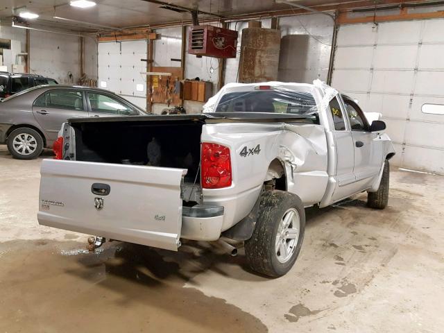 1D7HW42K87S103677 - 2007 DODGE DAKOTA SLT SILVER photo 4