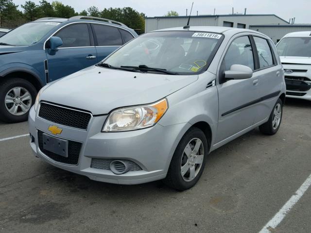 KL1TD6DE1AB099936 - 2010 CHEVROLET AVEO LS SILVER photo 2
