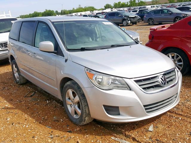 2V4RW3D1XAR424549 - 2010 VOLKSWAGEN ROUTAN SE SILVER photo 1