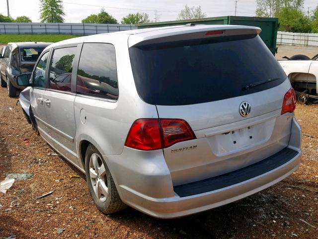 2V4RW3D1XAR424549 - 2010 VOLKSWAGEN ROUTAN SE SILVER photo 3