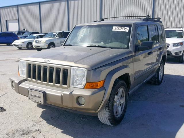 1J8HH48N26C130090 - 2006 JEEP COMMANDER GOLD photo 2