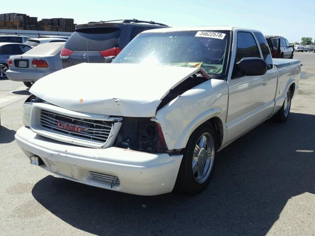 1GTCS195628121213 - 2002 GMC SONOMA WHITE photo 2