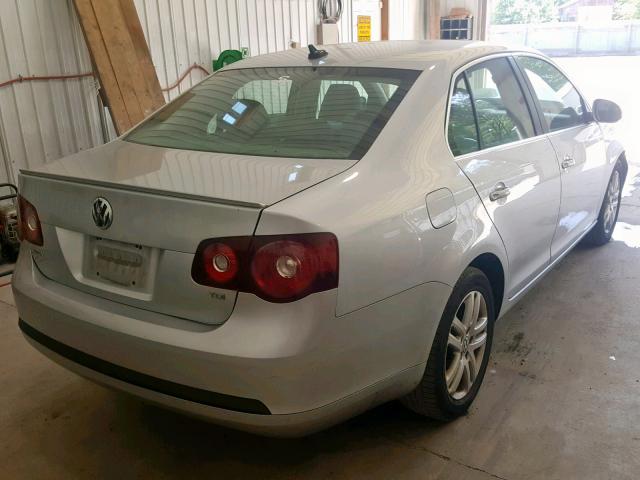 3VWRL71K99M135668 - 2009 VOLKSWAGEN JETTA TDI SILVER photo 4