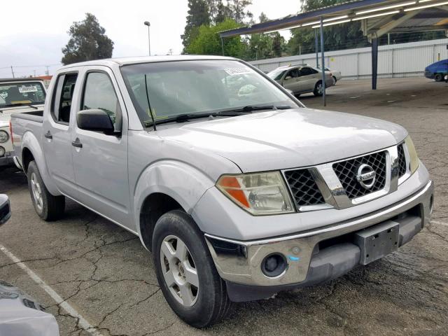 1N6AD07U96C475555 - 2006 NISSAN FRONTIER C SILVER photo 1