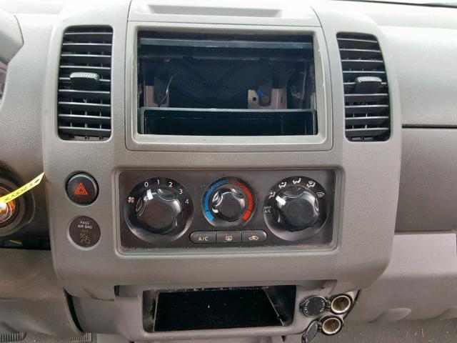 1N6AD07U96C475555 - 2006 NISSAN FRONTIER C SILVER photo 9