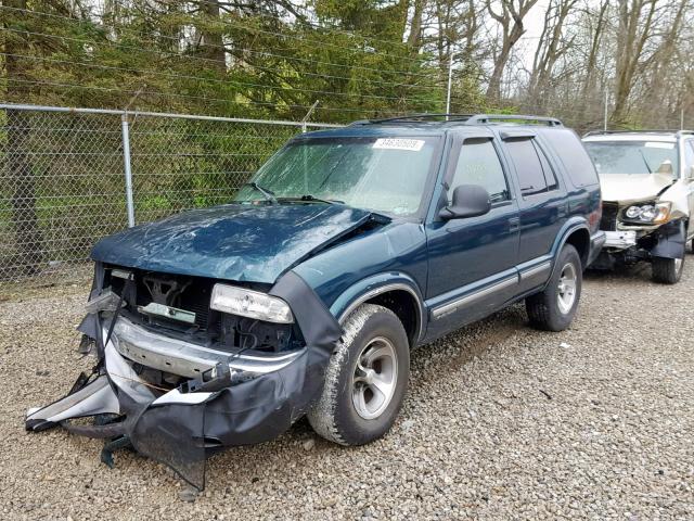 1GNCS13W3W2211548 - 1998 CHEVROLET BLAZER GREEN photo 2