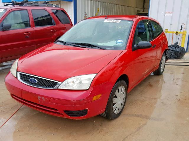 1FAFP31N96W157314 - 2006 FORD FOCUS ZX3 RED photo 2